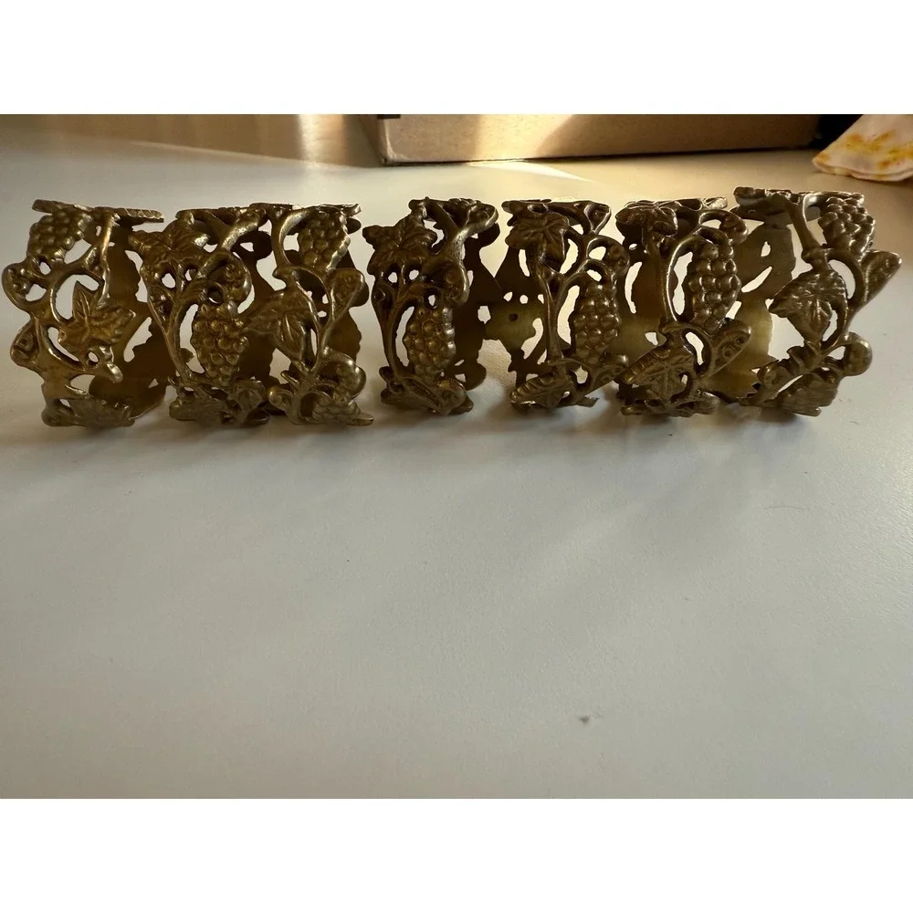 Vintage Brass Grapevine Napkin Rings.‎ Set of 6 plus an extra.
